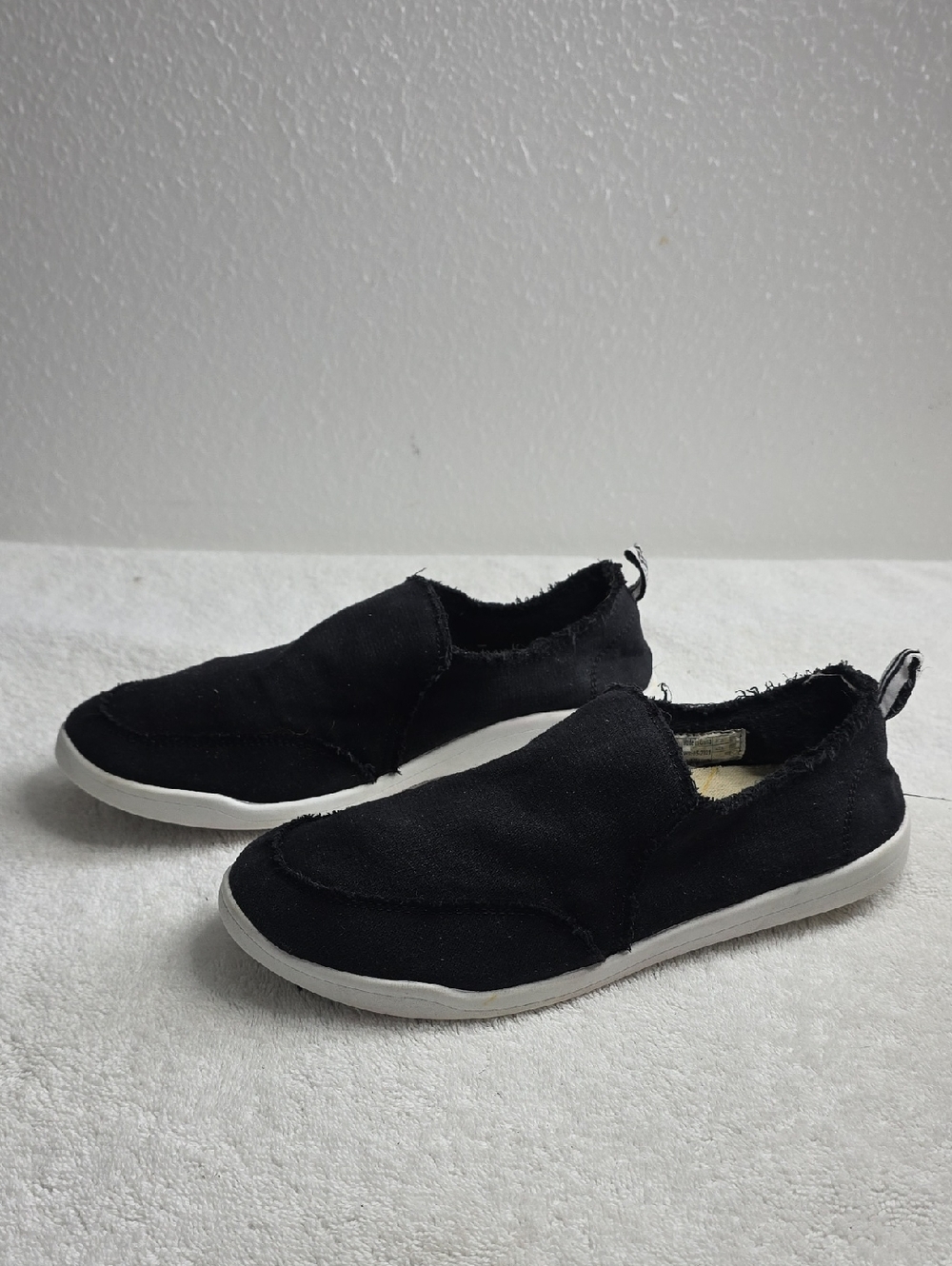 Vionic Beach Casual Slip-On Canvas Sneakers in Black Ladies Size 8.5 Distressed